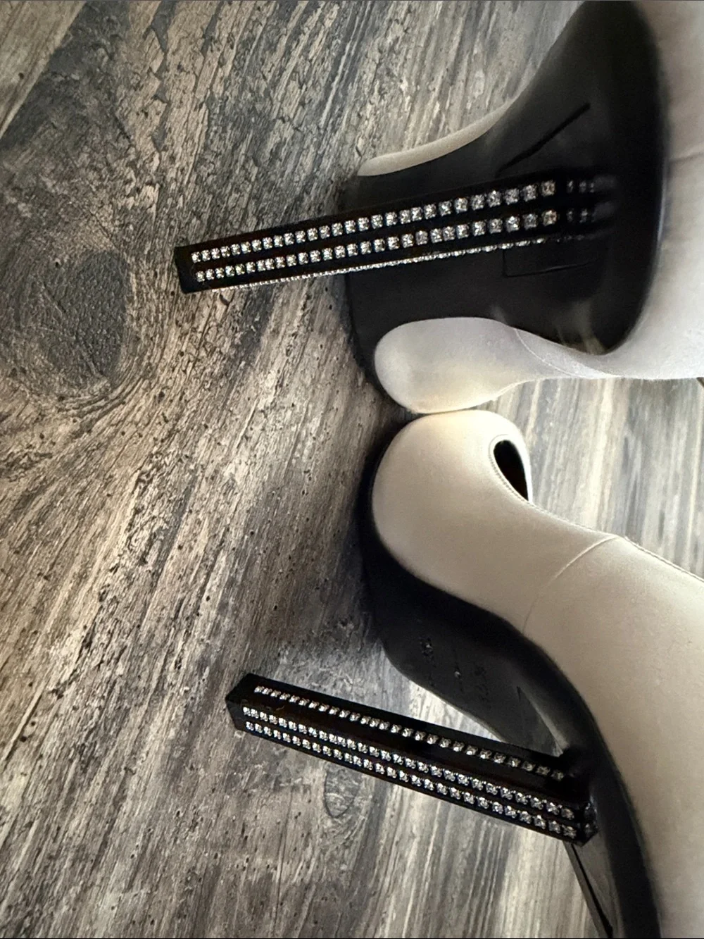 Saint Laurent off white Pointed Toe Pumps with silver Crystal Tip - Picture 3 of 9